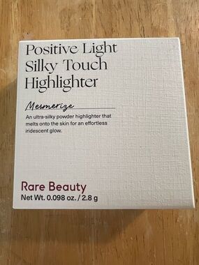 Rare Beauty Positive Light Silky Touch Highlighter - Mesmerize (Iridescent Pink)